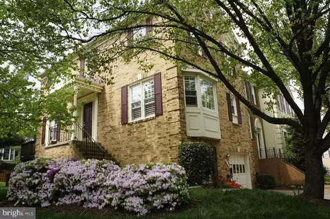 2043 Pieris Ct, Vienna, VA 22182