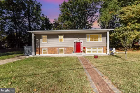 6208 Redwood Ln, Alexandria, VA 22310
