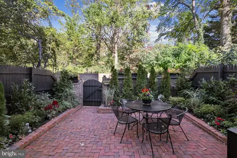 Exterior - 7370 Eldorado St, Mclean, VA 22102 photo 3 of 7