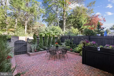 Exterior - 7370 Eldorado St, Mclean, VA 22102 photo 4 of 7