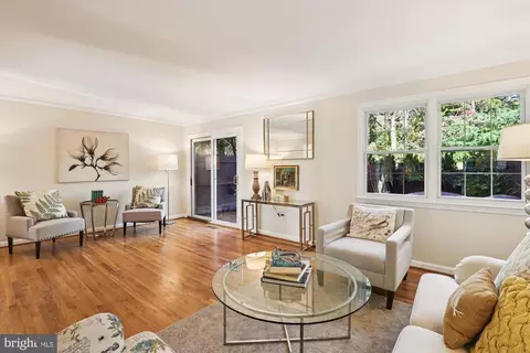 Living - 7370 Eldorado St, Mclean, VA 22102 photo 5 of 7