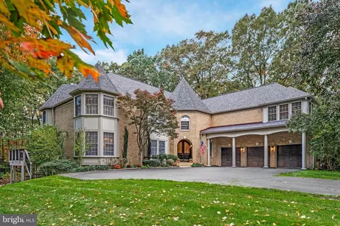 6507 Burke Woods Dr, Burke, VA 22015