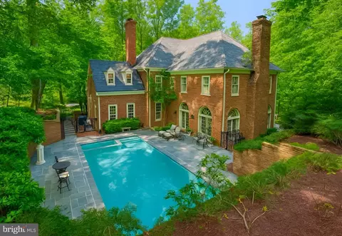 Exterior - 921 Towlston Rd, Mclean, VA 22102 photo 2 of 2