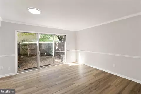 Living - 8519 Westover Ct #763, Springfield, VA 22152 photo 2 of 7