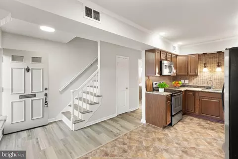 Entry Way - 8519 Westover Ct #763, Springfield, VA 22152 photo 1 of 4