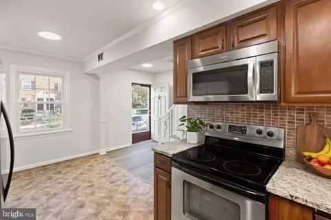 Entry Way - 8519 Westover Ct #763, Springfield, VA 22152 photo 2 of 4