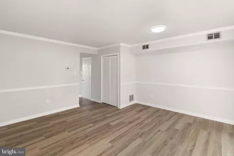Living - 8519 Westover Ct #763, Springfield, VA 22152 photo 5 of 7