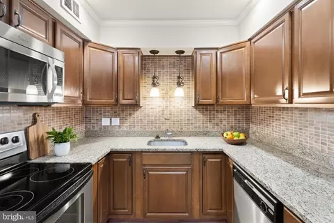 Kitchen - 8519 Westover Ct #763, Springfield, VA 22152 photo 3 of 8