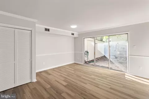 Living - 8519 Westover Ct #763, Springfield, VA 22152 photo 3 of 7