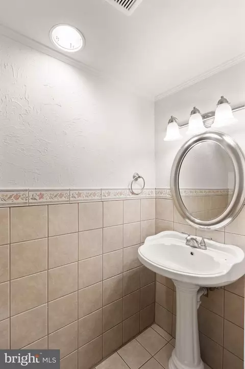 Bath - 8519 Westover Ct #763, Springfield, VA 22152 photo 1 of 3