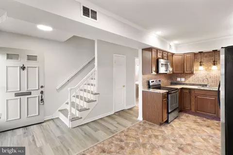 Entry Way - 8519 Westover Ct #763, Springfield, VA 22152 photo 3 of 4
