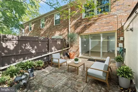Exterior - 8519 Westover Ct #763, Springfield, VA 22152 photo 2 of 5