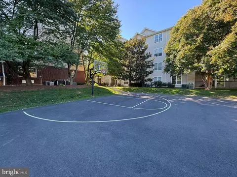 Exterior - 1580 Spring Gate Dr #4204, Mclean, VA 22102 photo 5 of 11