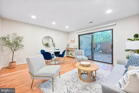 2340 Southgate Sq, Reston, VA 20191