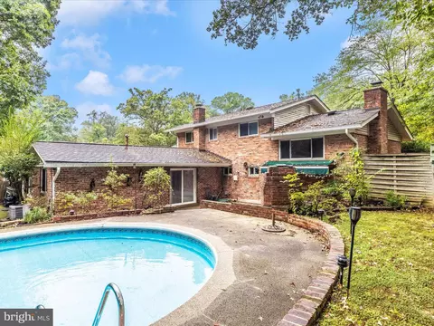 7203 Homestead Pl, Springfield, VA 22151 photo 3
