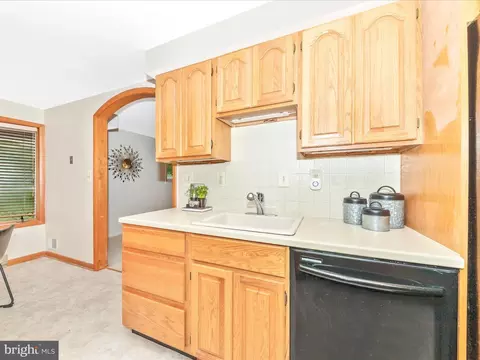 7203 Homestead Pl, Springfield, VA 22151 photo 15