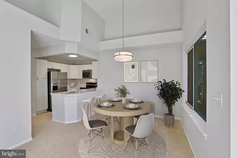 11737 B Summerchase Cir, Reston, VA 20194