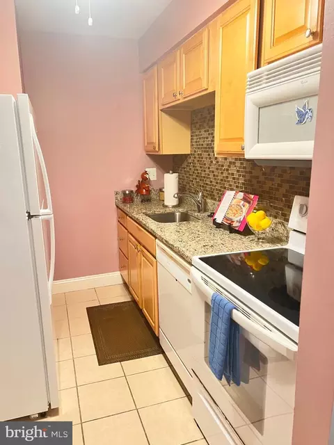 Kitchen - 5909 D Prince James Dr #D, Springfield, VA 22152 photo 1 of 2
