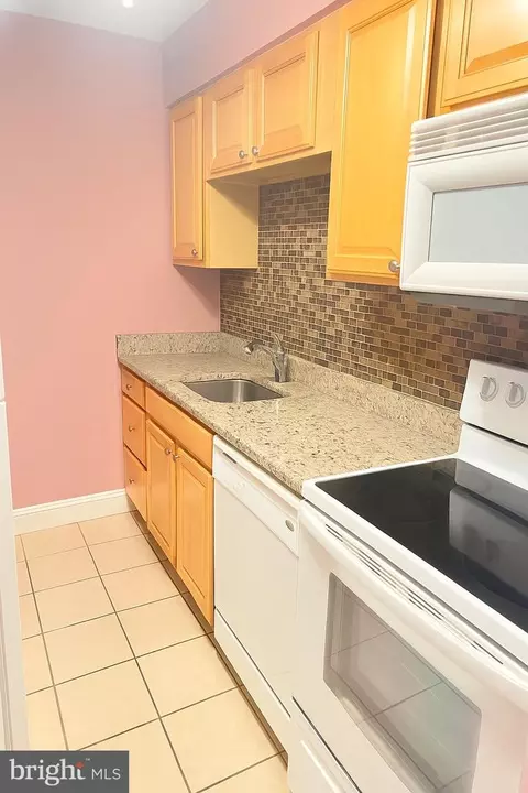 Kitchen - 5909 D Prince James Dr #D, Springfield, VA 22152 photo 2 of 2