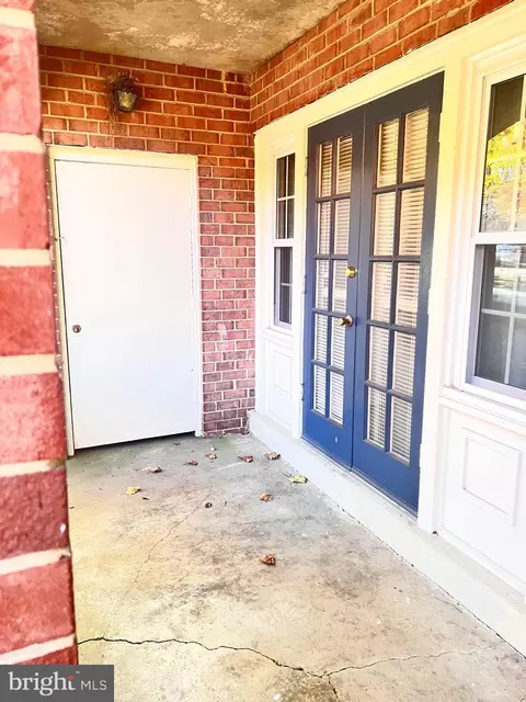 Exterior - 5909 D Prince James Dr #D, Springfield, VA 22152 photo 1 of 5