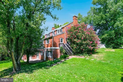1295 Colvin Forest Dr, Vienna, VA 22182