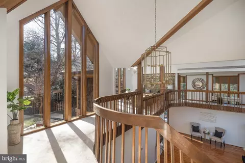 Entry Way - 1416 Lady Bird Dr, Mclean, VA 22101 photo 3 of 7