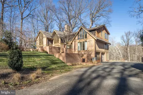 Exterior - 1416 Lady Bird Dr, Mclean, VA 22101 photo 2 of 4