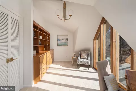 Entry Way - 1416 Lady Bird Dr, Mclean, VA 22101 photo 5 of 7