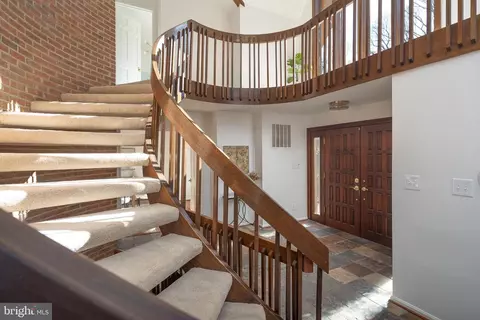 Entry Way - 1416 Lady Bird Dr, Mclean, VA 22101 photo 2 of 7