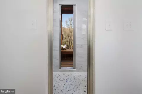 Entry Way - 1416 Lady Bird Dr, Mclean, VA 22101 photo 6 of 7