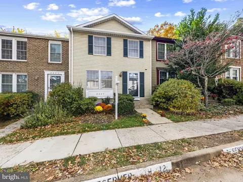 8027 Tyson Oaks Cir, Vienna, VA 22182