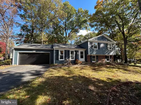 1549 Hiddenbrook Dr, Herndon, VA 20170