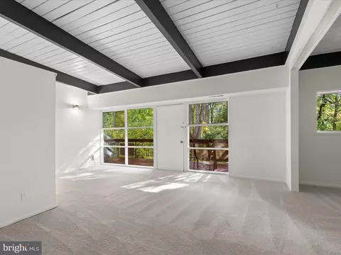 4211 Americana Dr #202, Annandale, VA 22003