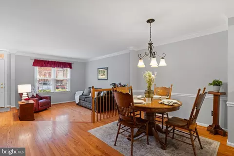 Dining - 8852 Eagle Rock Ln, Springfield, VA 22153 photo 3 of 4