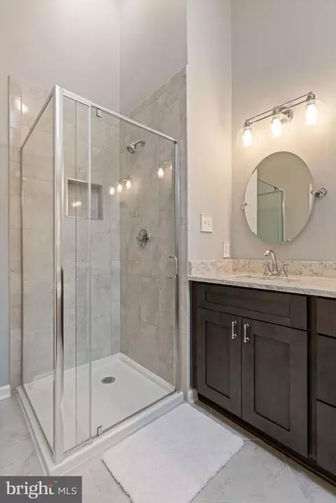 Bath - 8852 Eagle Rock Ln, Springfield, VA 22153 photo 4 of 8