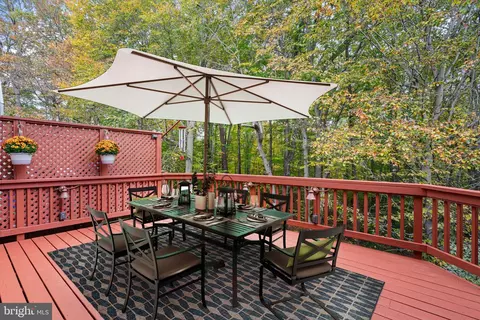 Exterior - 8852 Eagle Rock Ln, Springfield, VA 22153 photo 9 of 11