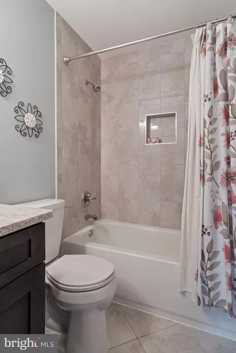 Bath - 8852 Eagle Rock Ln, Springfield, VA 22153 photo 6 of 8