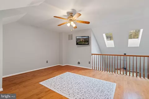 Living - 8852 Eagle Rock Ln, Springfield, VA 22153 photo 3 of 5