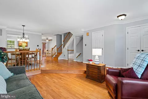Living - 8852 Eagle Rock Ln, Springfield, VA 22153 photo 2 of 5
