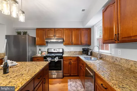 Kitchen - 8852 Eagle Rock Ln, Springfield, VA 22153 photo 2 of 4