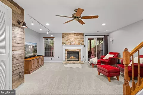 Living - 8852 Eagle Rock Ln, Springfield, VA 22153 photo 5 of 5