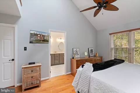 Bedroom - 8852 Eagle Rock Ln, Springfield, VA 22153 photo 2 of 6