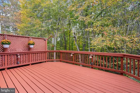Exterior - 8852 Eagle Rock Ln, Springfield, VA 22153 photo 10 of 11