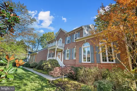 5495 Rockpointe Dr, Clifton, VA 20124