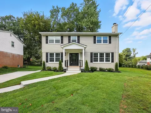 8711 Westwood Dr, Vienna, VA 22182