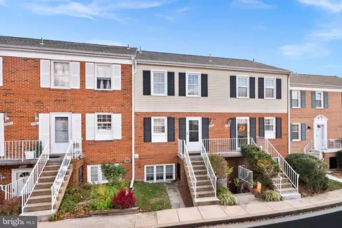 14463 Rustling Leaves Ln, Centreville, VA 20121