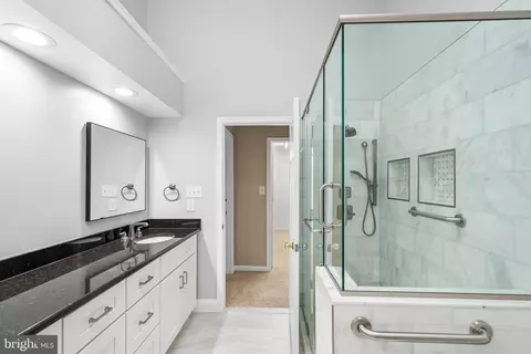 Bath - 8019 Tanworth Ct, Springfield, VA 22152 photo 4 of 4
