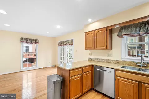 Kitchen - 8019 Tanworth Ct, Springfield, VA 22152 photo 4 of 4