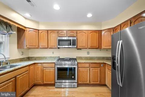 Kitchen - 8019 Tanworth Ct, Springfield, VA 22152 photo 2 of 4