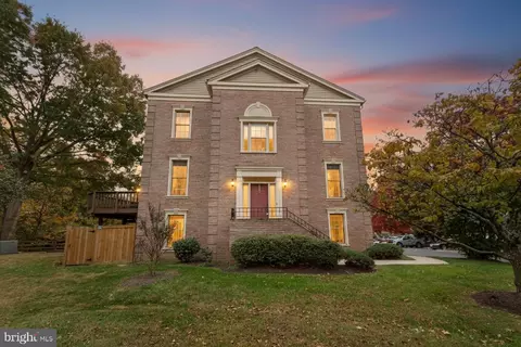 Exterior - 8019 Tanworth Ct, Springfield, VA 22152 photo 4 of 7